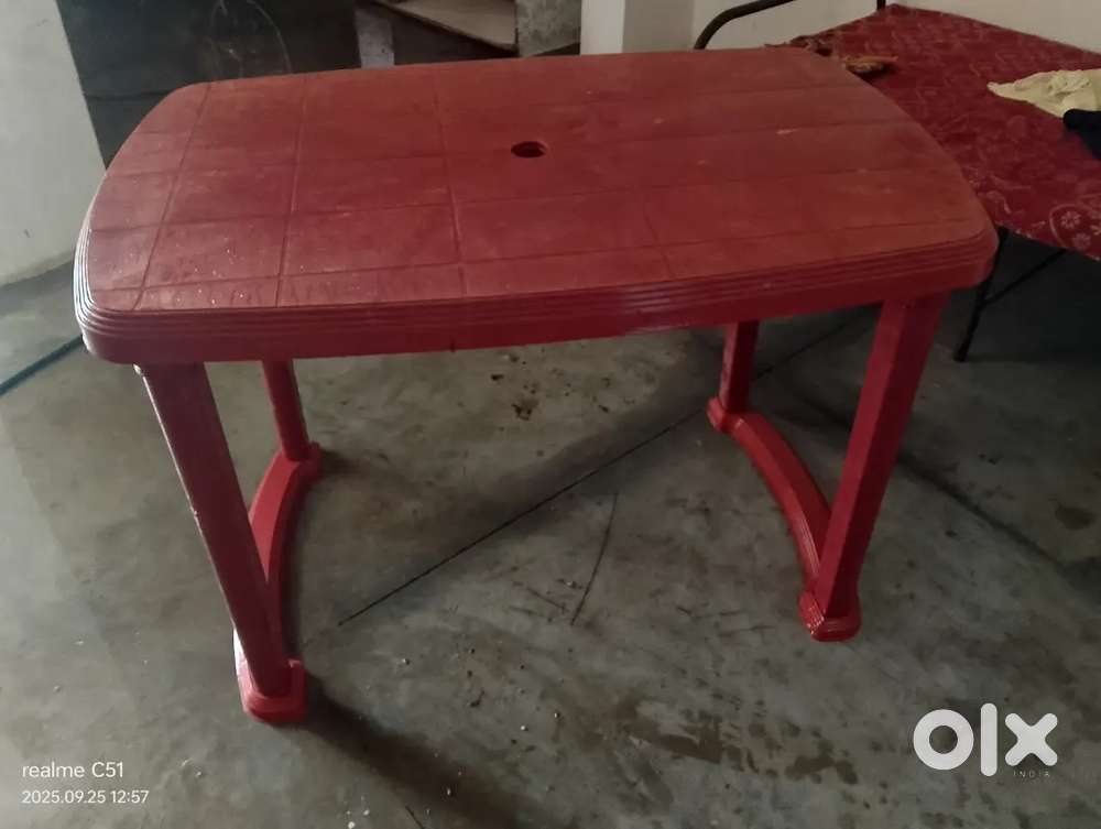 Plastic table for good condition