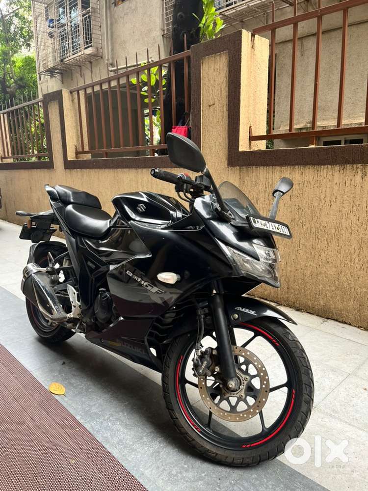 Suzuki Gixxer SF for urgent sale. Price is negotiable. 20600 Kms riden