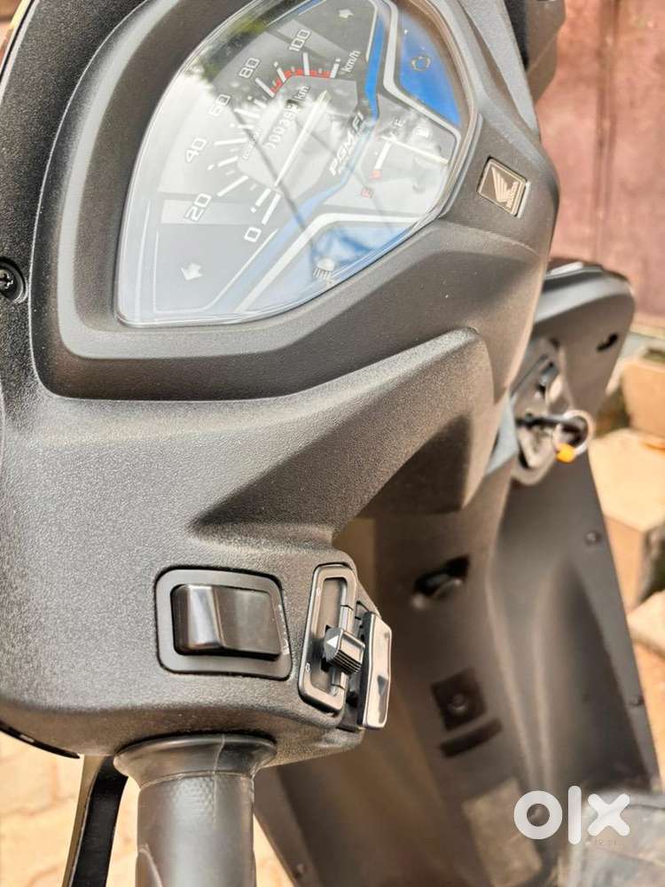 showroom condition scratch less
