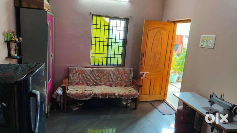 total sqt 1,181 building occupied 961, two floors and 6 potions