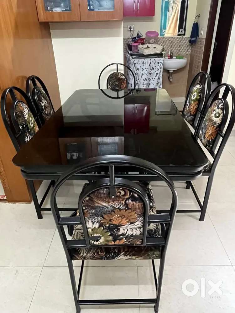 Dining Table with 6 chairs