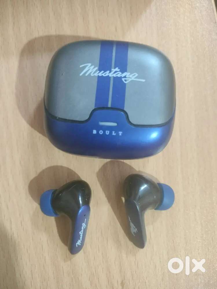 Boult Mustang Dash wireless earbuds