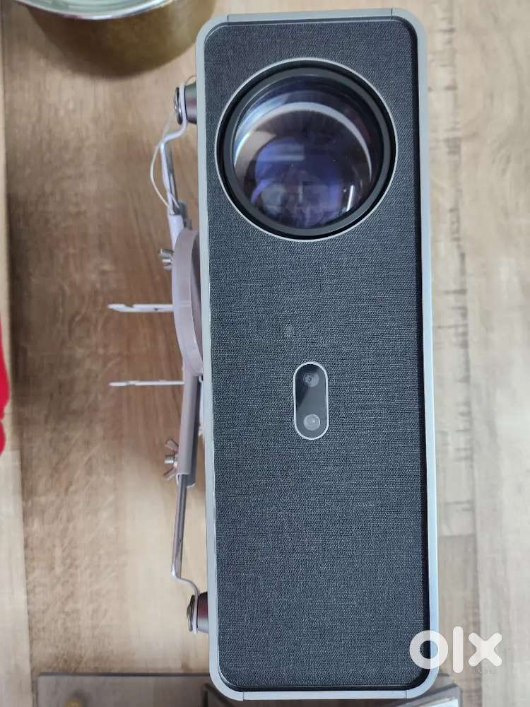 BRAND NEW CONDITION 4k PROJECTOR