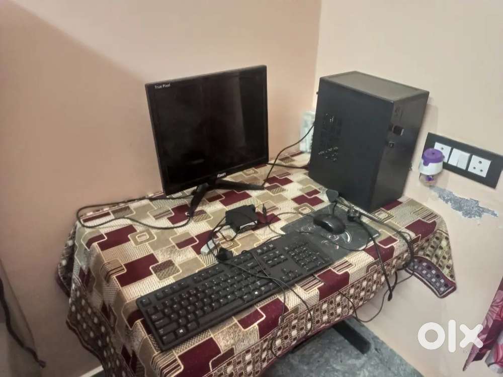 i3 computer 512gb storage minor effect in screen of monitor