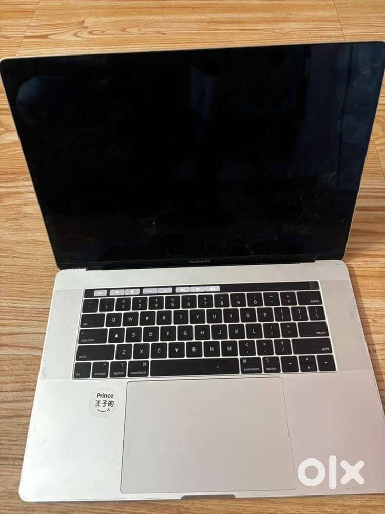 MacBook pro A1990 model display off