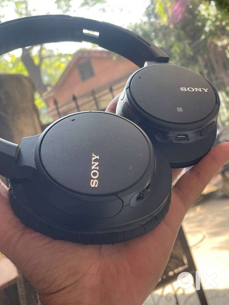 Selling my Sony ANC On the Ear Headphones WH CH700N
