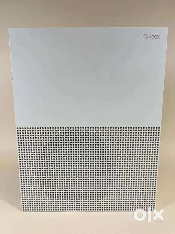 Xbox one 1tb disc edition  with two controllers 5 games and with box