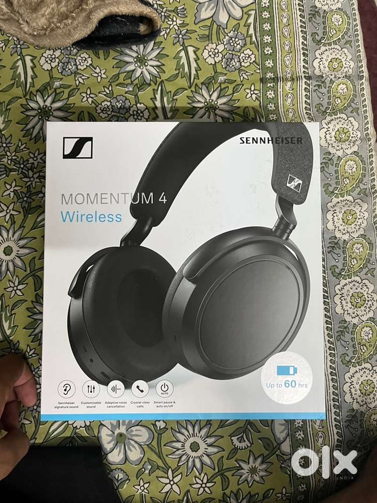 Sennheiser momentum 4 headphones black.
