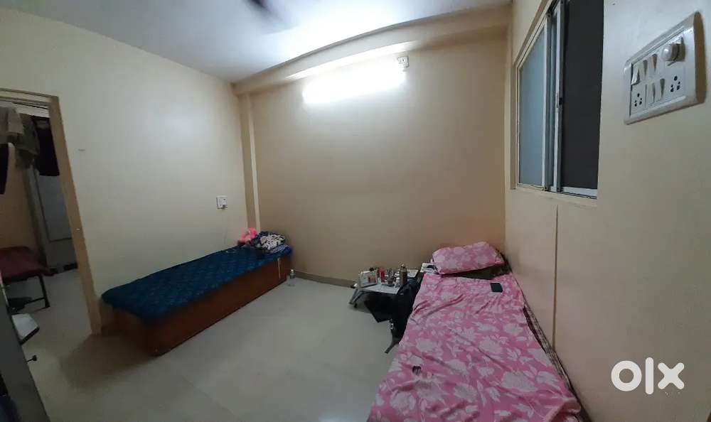 Girls hostel on cot basis. In Swargate area