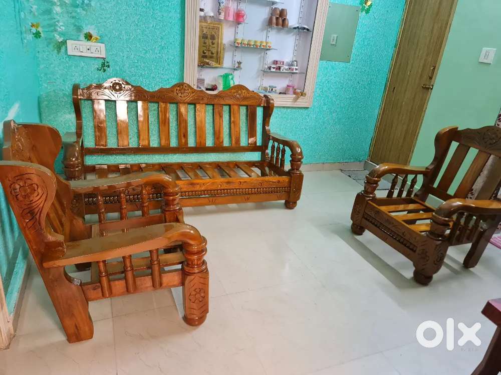 Sofa Repair and Polish work at your Door step