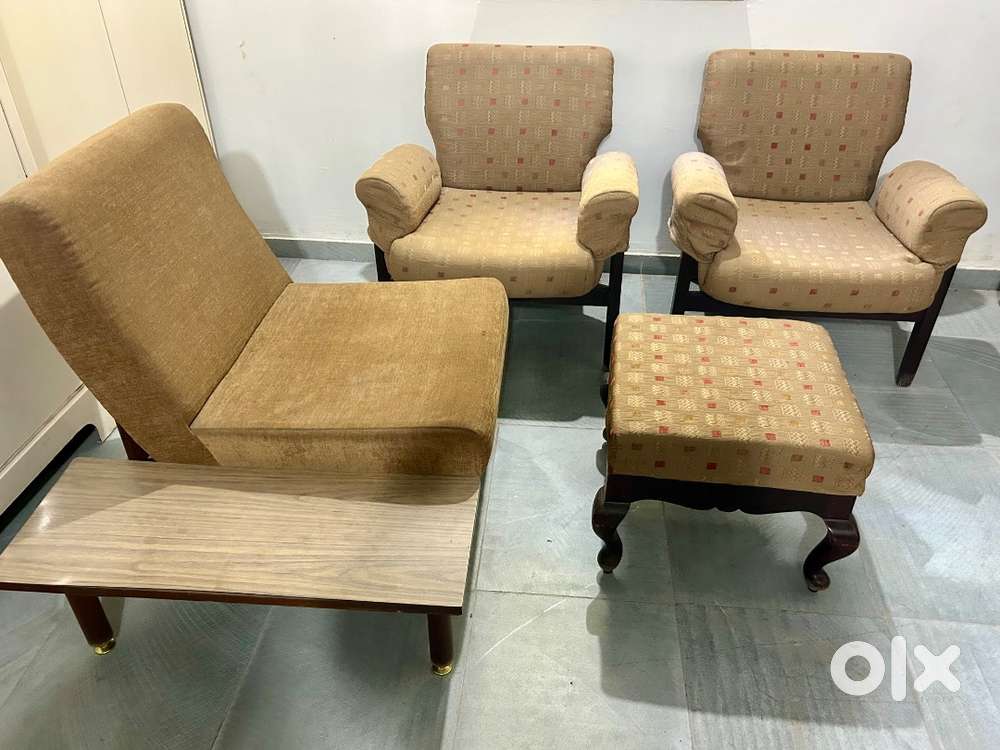 Comfortable Living Room Seating Set of 3 Chairs + Stool + Side Table