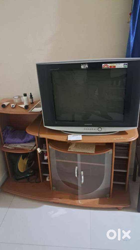 Samsung tv with tv table