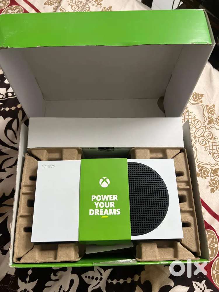 Xbox series s 512gb in excellent condition