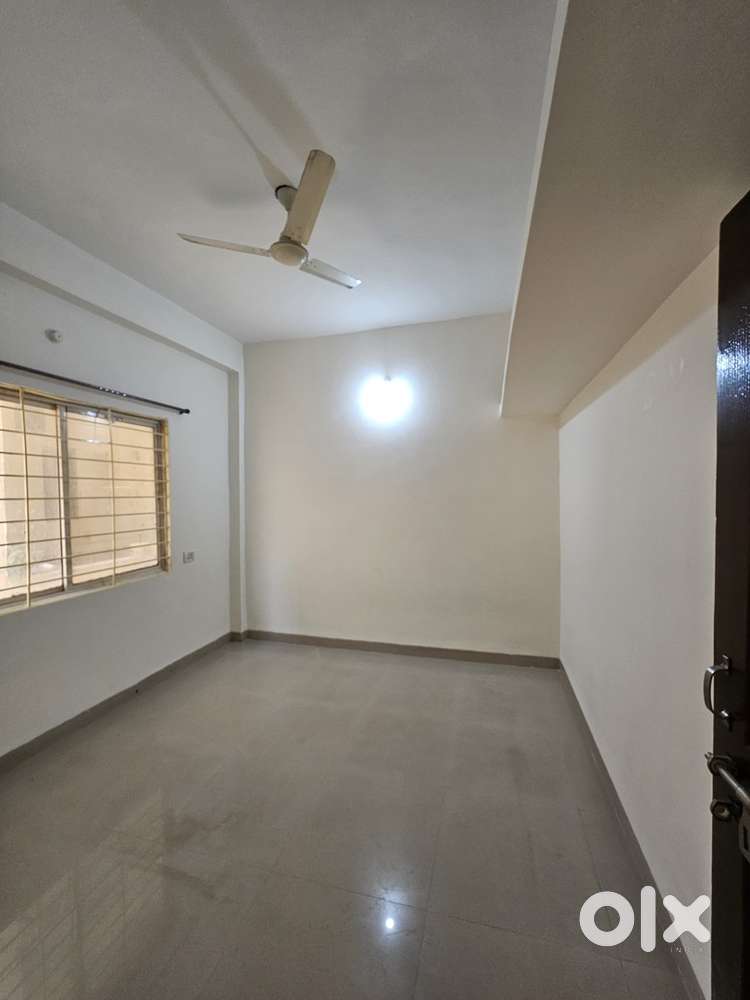 1 bhk flat for rent silicon city main market