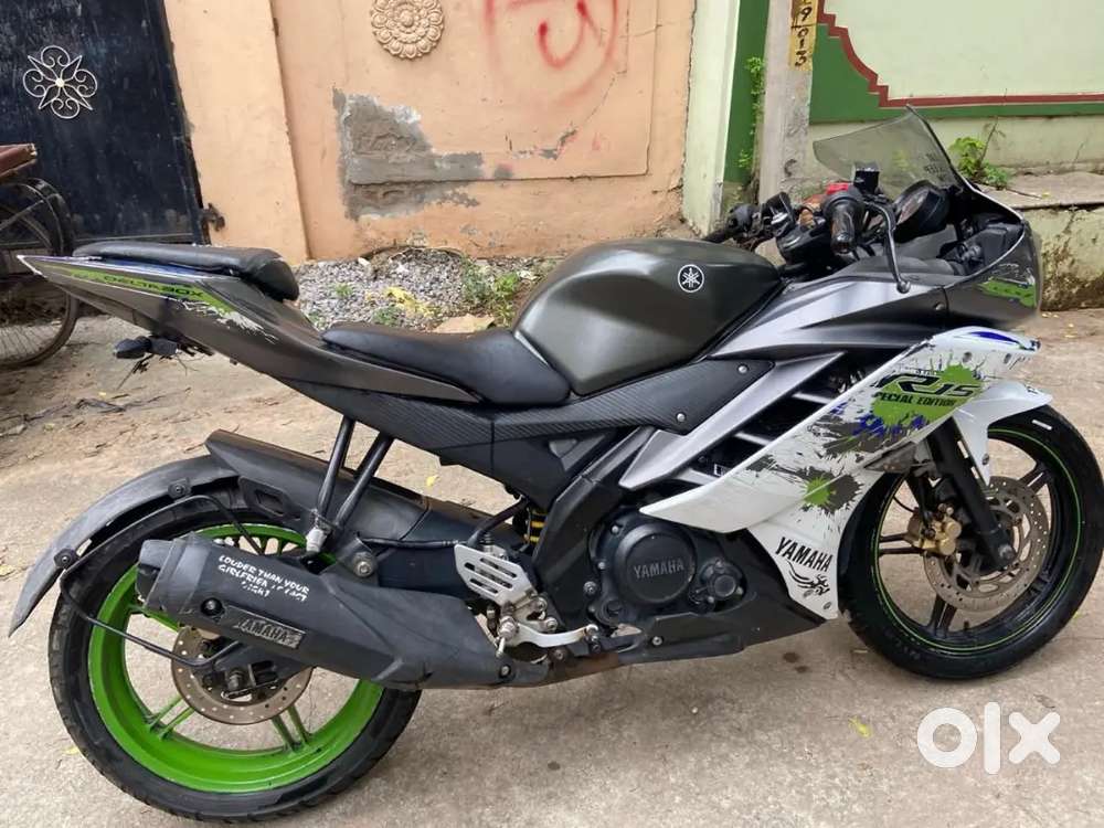 Yamaha r15 v2
