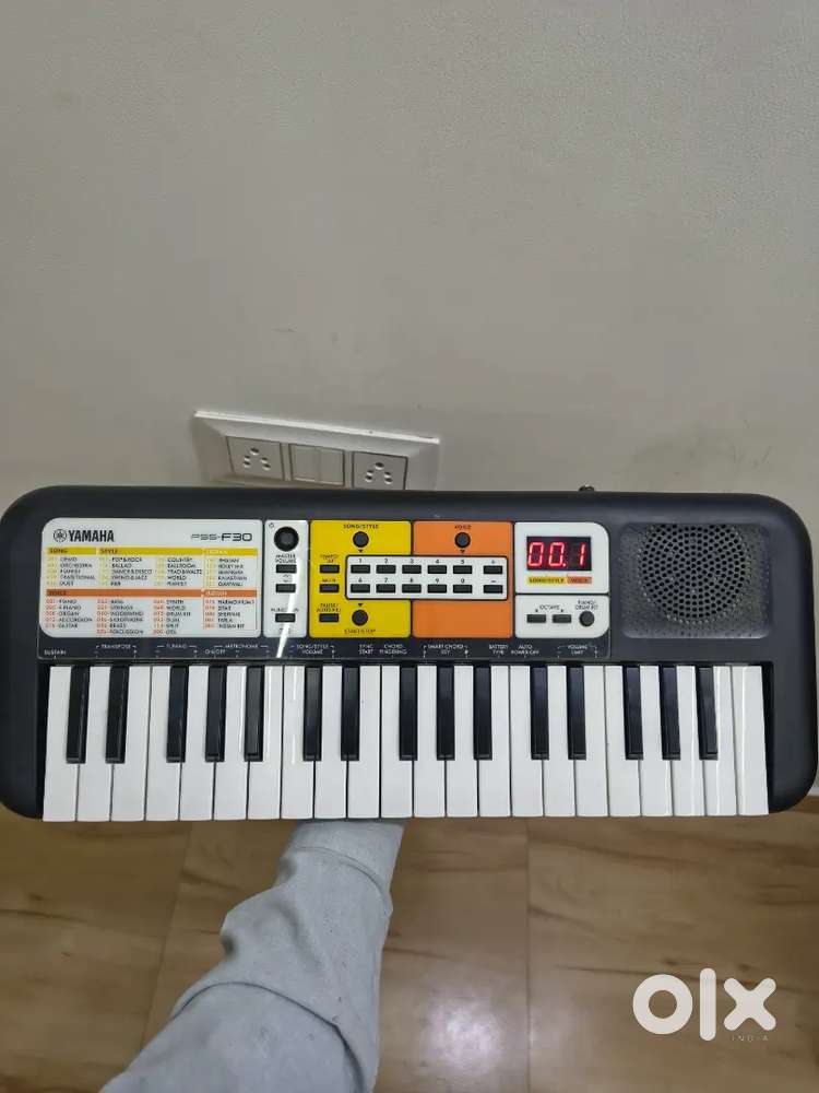 Yamaha PSS F30 piano keyboard