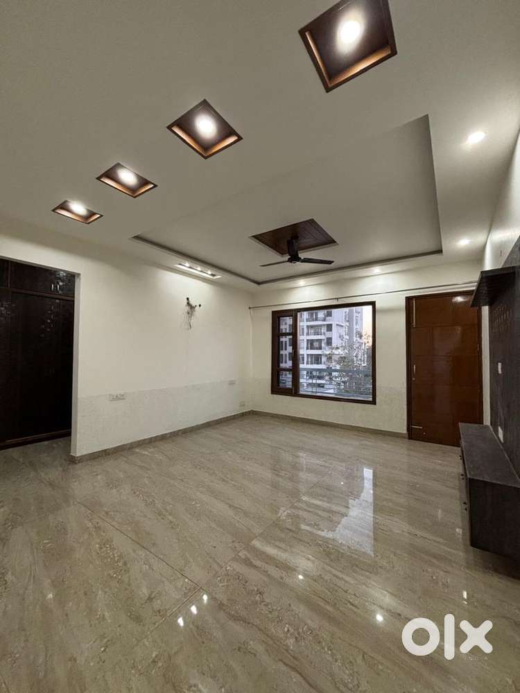 3bhk semi furnished house floor