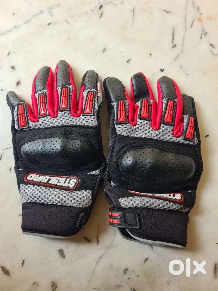Riding gloves