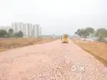 Greater Noida me plot khride, metro ke pass,FNG ke bilkul nagdik