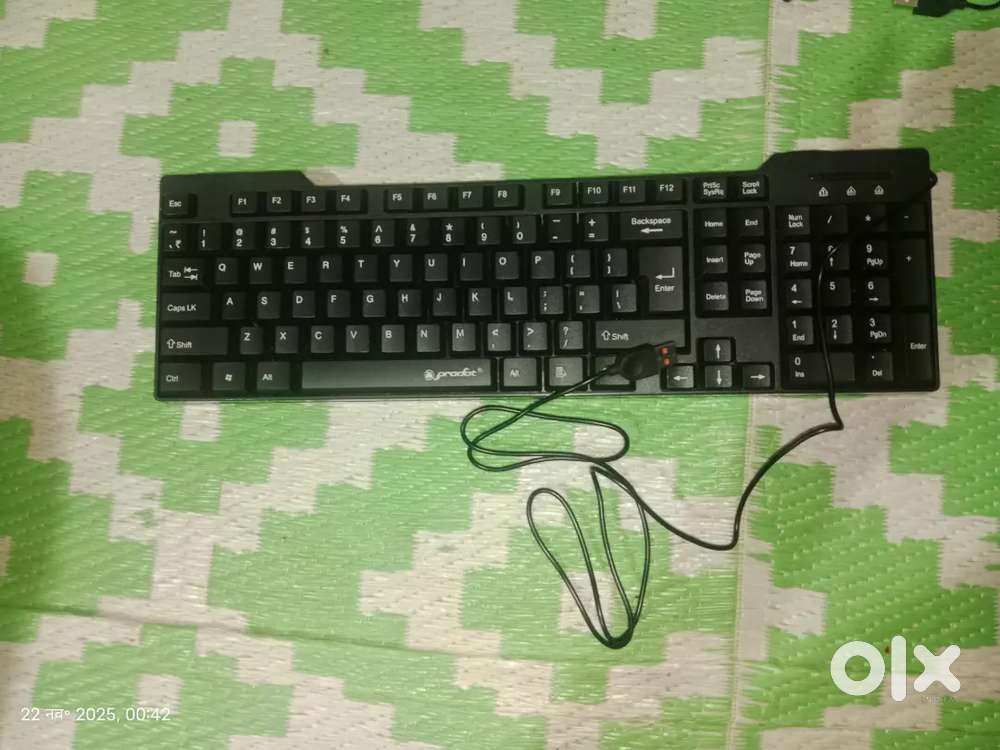 Keyboard and mouse ko phone se connect karna ka c pot hai black colour