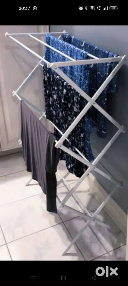 Aluminum clothes hanging stand