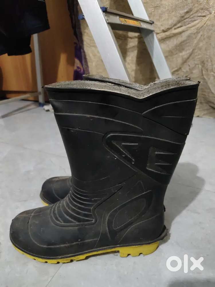 Gumboots/ Safety Shoes