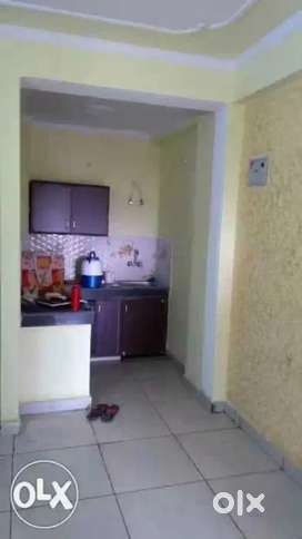 Available on rent 1 bhk builder floor on road