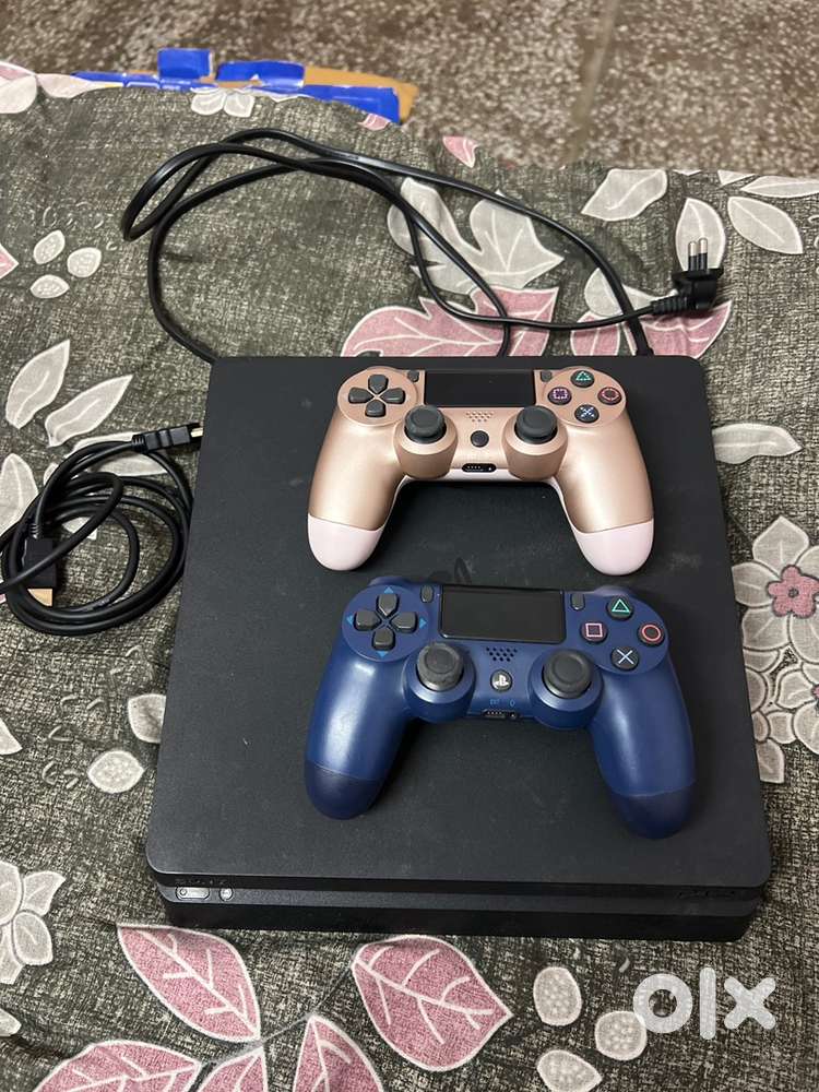 Good condition PlayStation 4 silm 1Tb extra controller