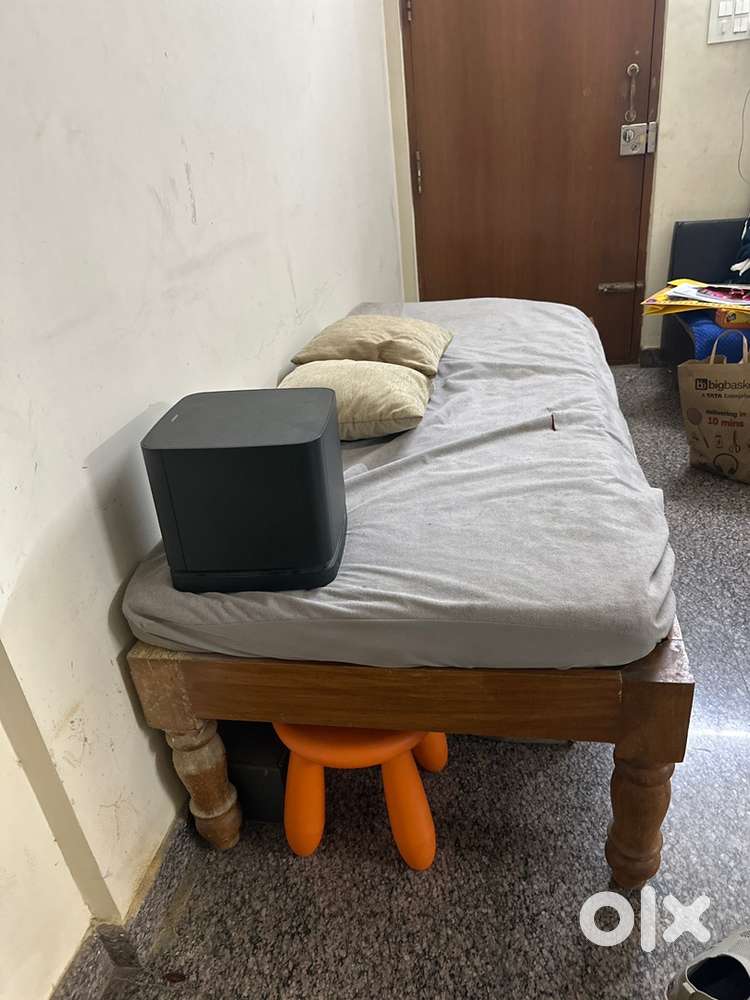 Single bed with matrices