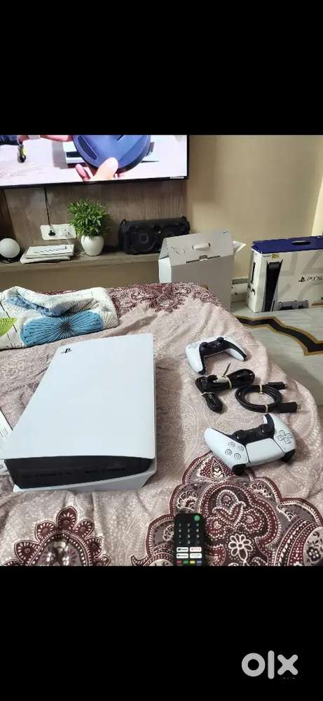 PS5 with 2 Controller and 6 Games