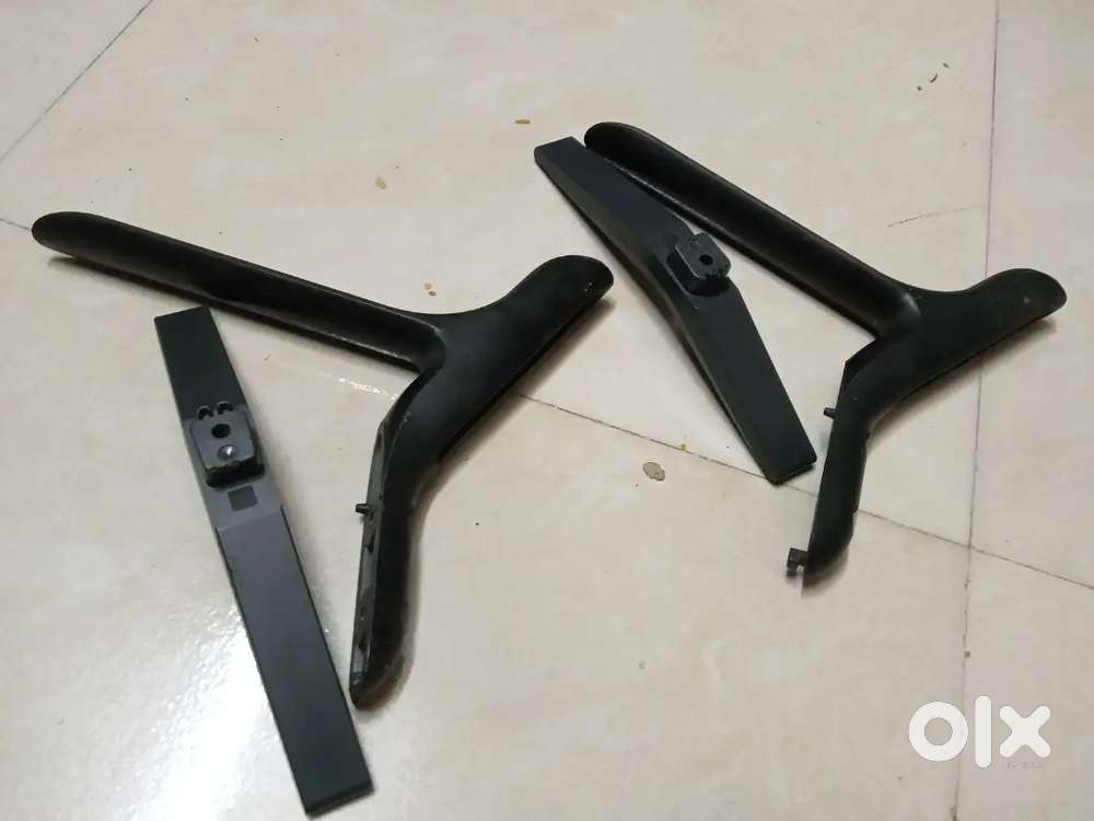Flat T v stand