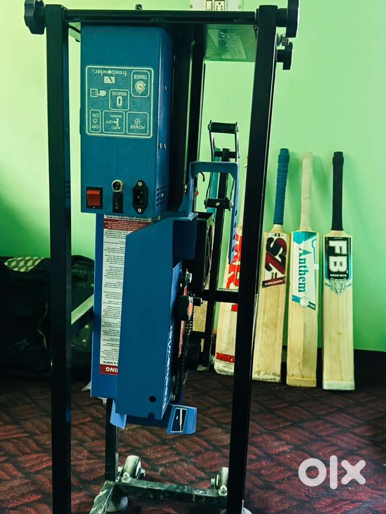 Free bowler machine