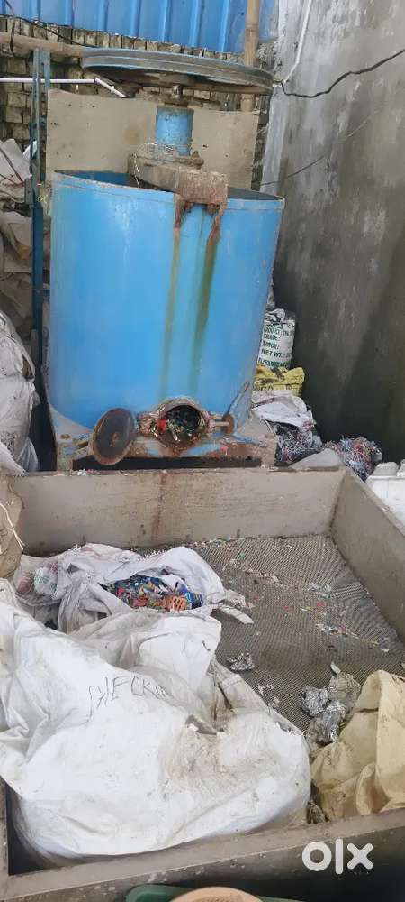 Commercial washing machine for plastic scrap