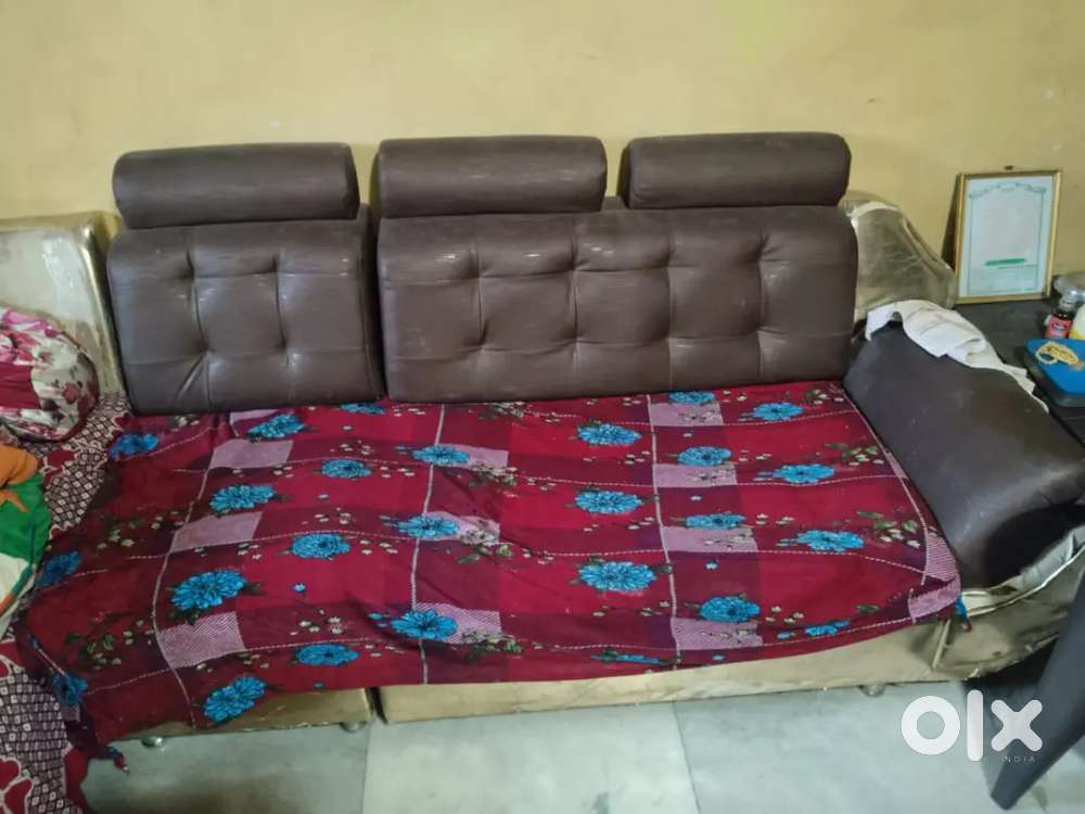 1 Year Old Leatherette Sofa Set (3+2 Seater) – Good Condition