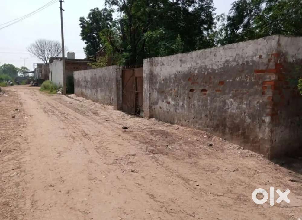 भिवानी रोड पर किराये के लिए 800 गज प्लॉट चारदीवारी, दो कमरे बिजली पानी