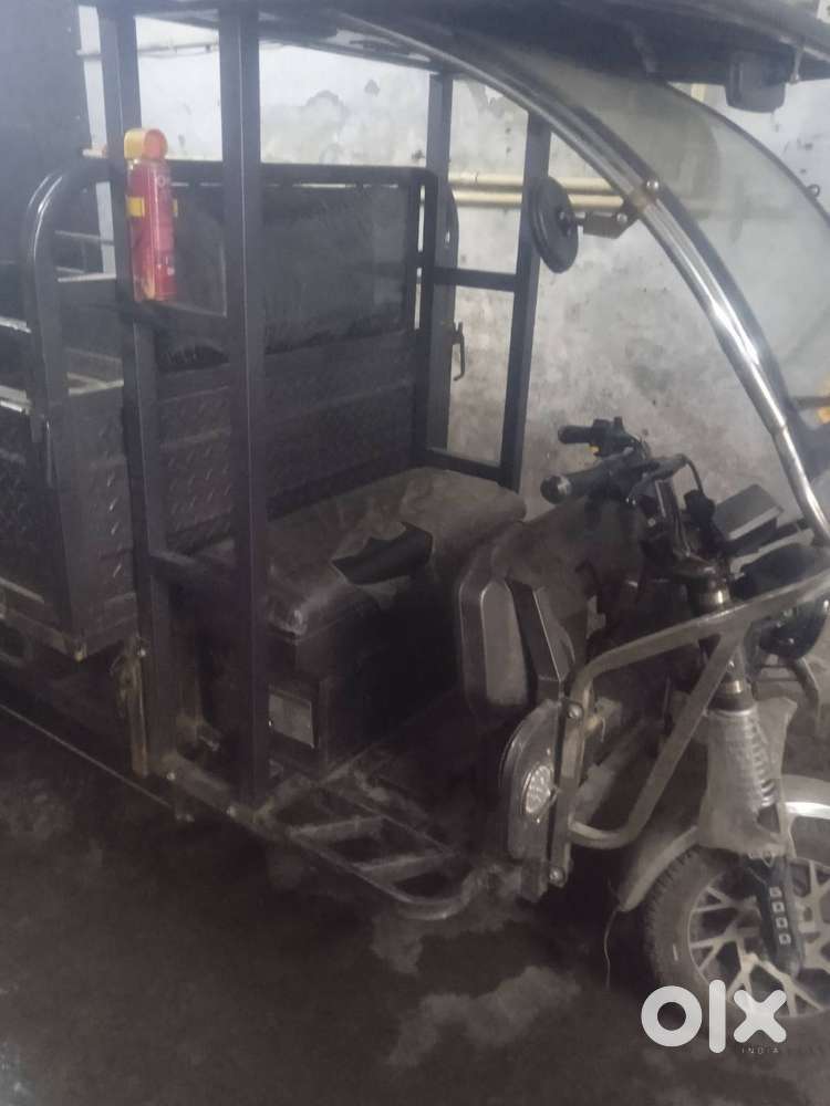 Loading e rickshaw vanday bharat