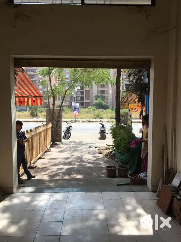 3 years old shop in prime location wakad near mall