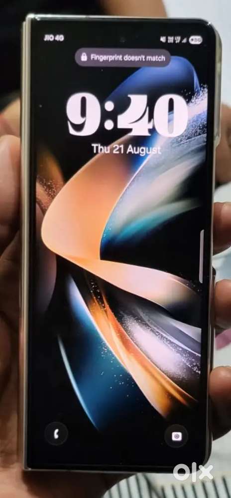 Fold 4 big display band