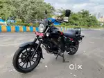 Bajaj Avenger 220 street