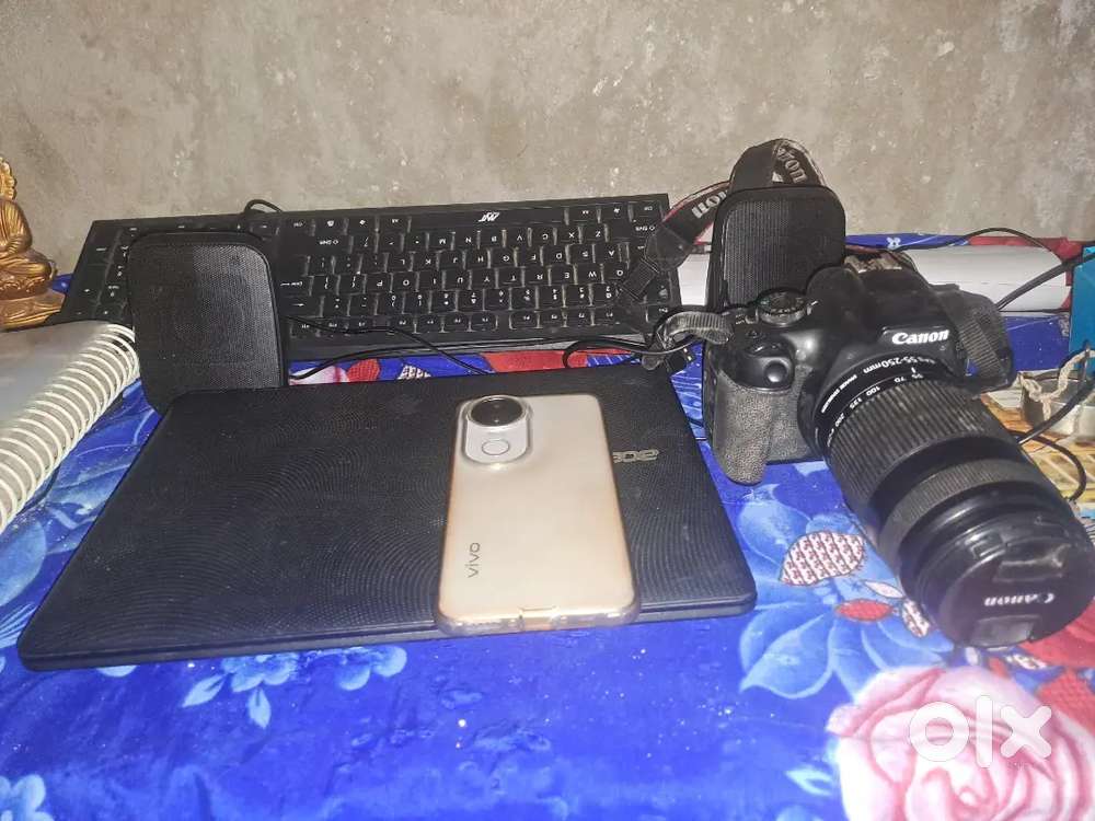 Canon 1500d camera with double lens or double battery