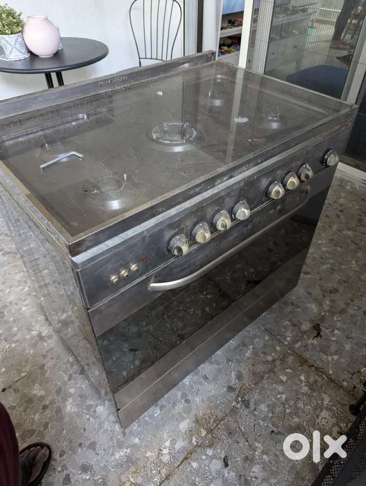 Gleamgas Gas Hob with Bake and Tandoor Grill.