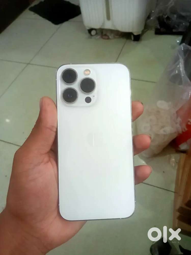White colour 13pro.