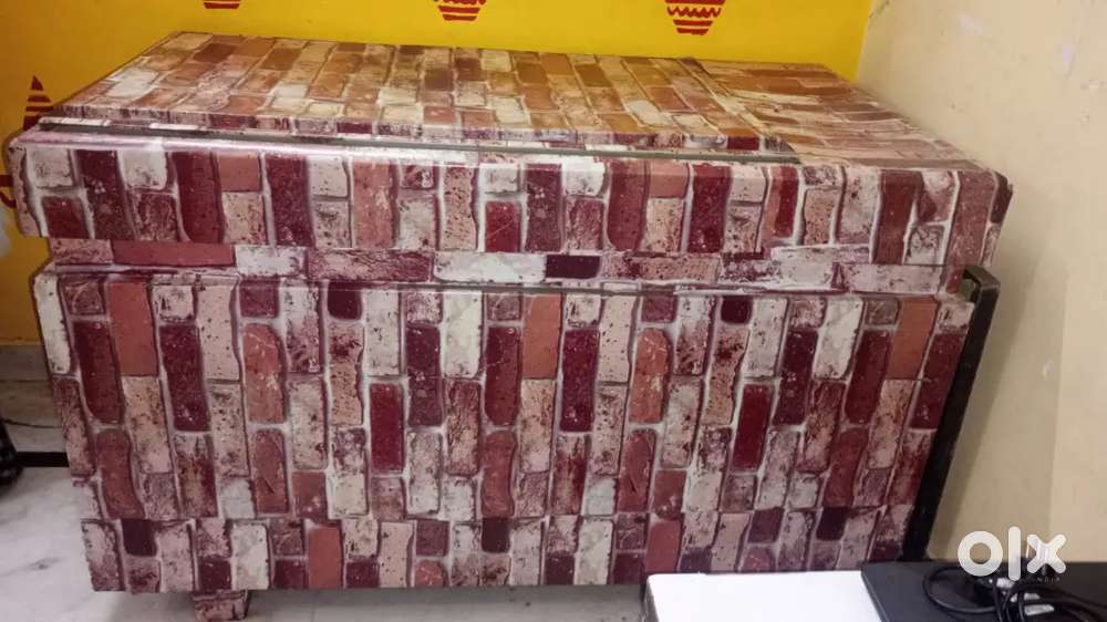 Metal storage trunk
