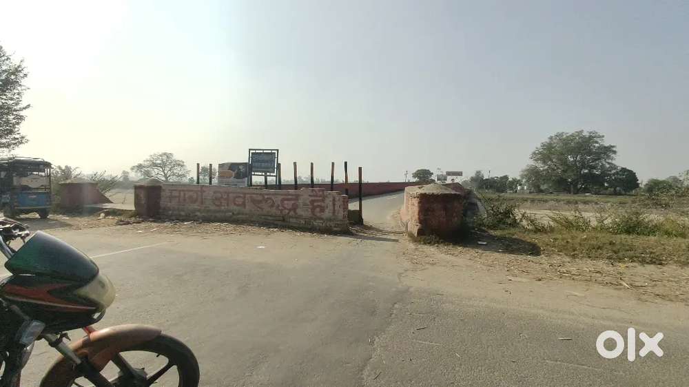 One plot 6 akad on bifurcation main road per Pilibhit tiger reserve