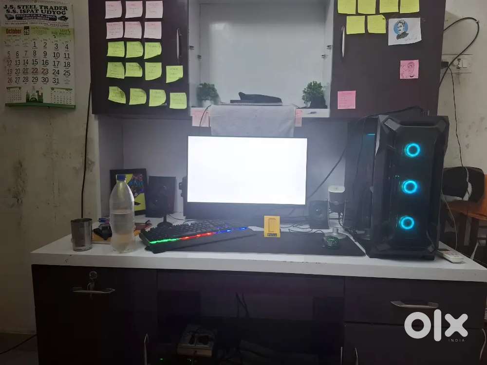 Full computer setup. Table included