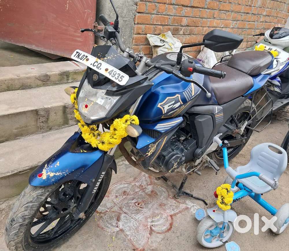Yamaha FZ V 2.0 limited edition blue color