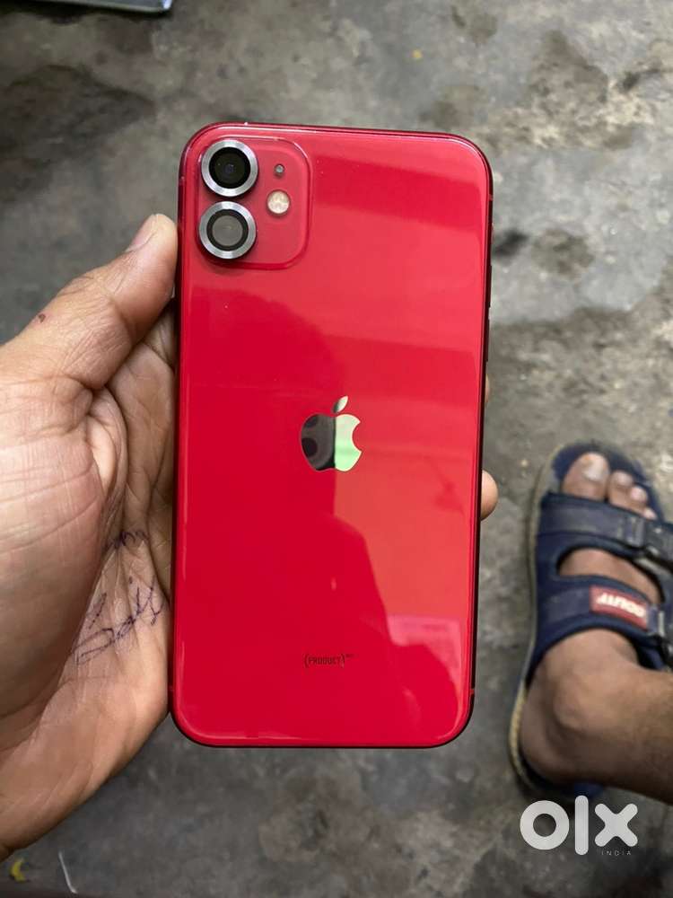 Iphone 11 64 gb red in colour