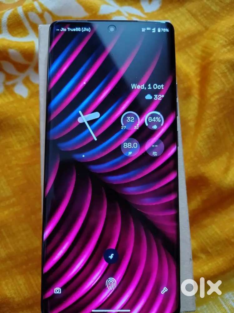 Motorola edge 50 wairless charging carv display new phone hai