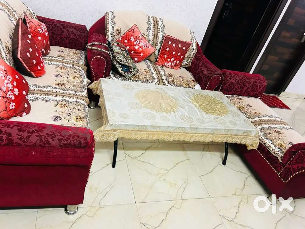 5 seater sofa with 2 seater setty with table