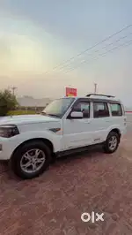 Scorpio s10 white cloure top model